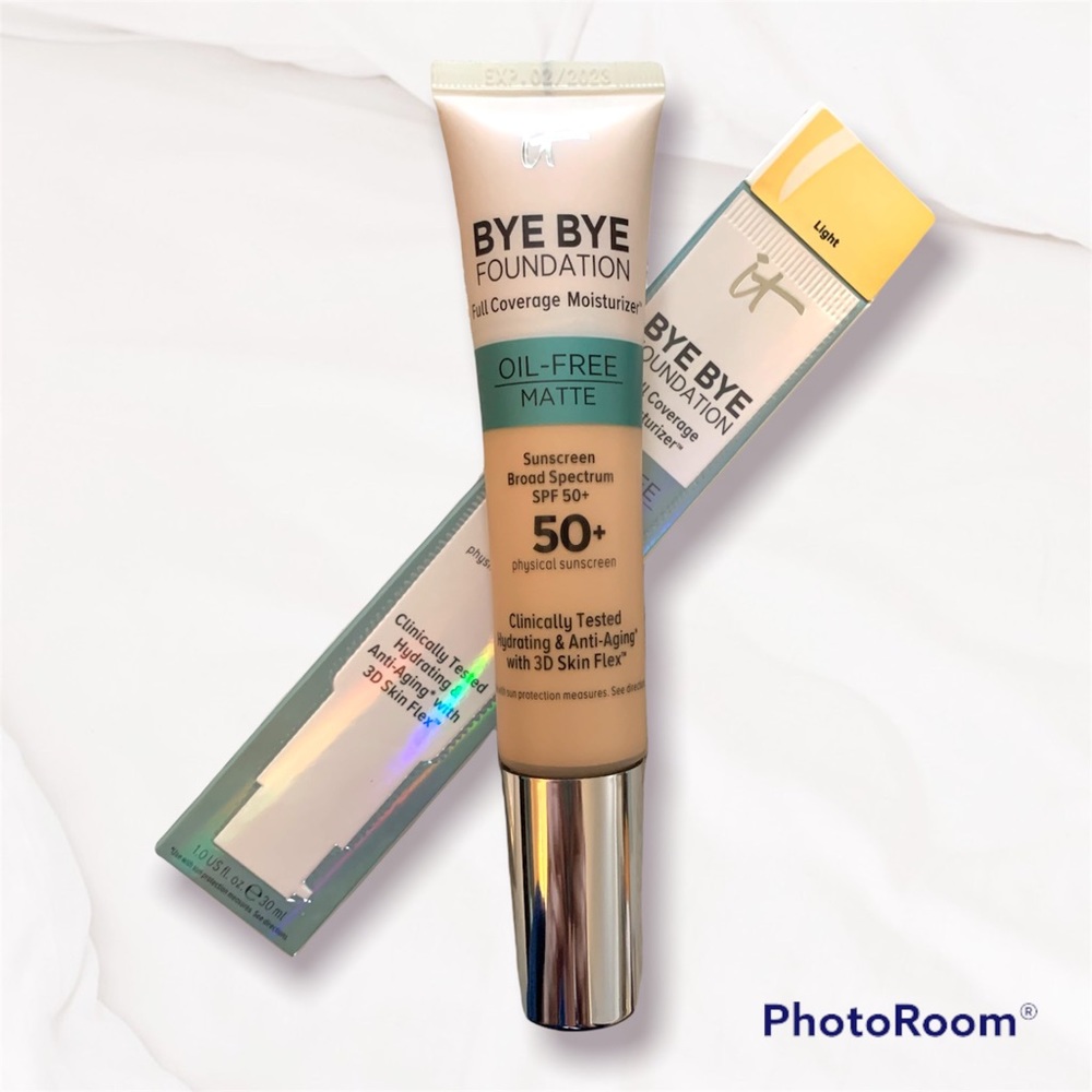 It Cosmetics Bye Bye CC+ Matte Foundation Light - Picture 3 of 6
